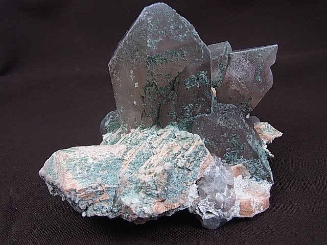 画像: 山東省産グリーン＆スモーキー水晶（水亜鉛銅鉱/斜長石付き） 408.0g