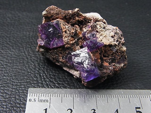 画像: メキシコ・オハエラ鉱山産フローライト原石（赤色蛍光） 41.4g