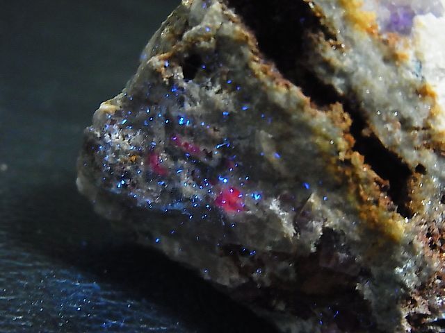 画像: メキシコ・オハエラ鉱山産フローライト原石（赤色蛍光） 159.1g