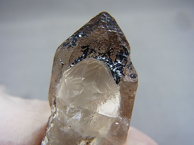 画像: ベトナム・タインホア産スモーキー水晶＆トパーズ共生 14.1g