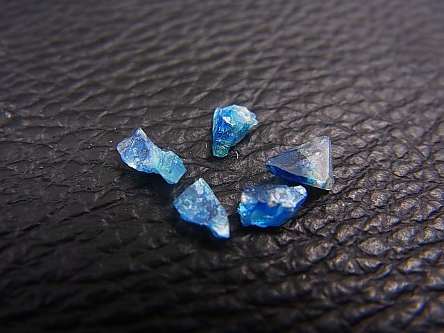 超稀少なクラリティ·天然ユークレース 0.655 ct ジンバブエ産出 拭き取っ