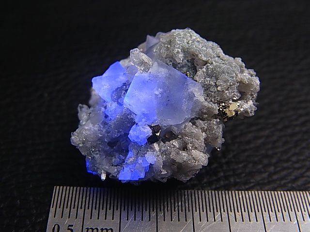 画像: 猪倉大成鉱山産パイライト＆水晶付きグリーンフローライト原石（リバーシブル） 9.6g