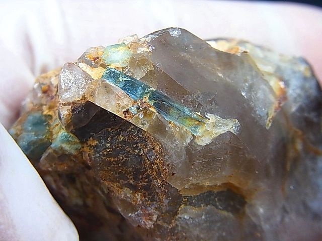 画像: ベトナム・タインホア産アクアマリン付きスモーキー水晶 79.7g