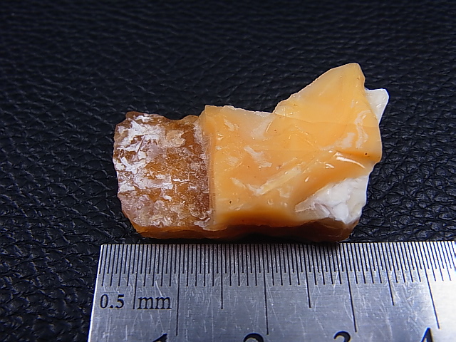画像: Hokkaidoite北海道然別湖産蛍光オパール原石 6.4g