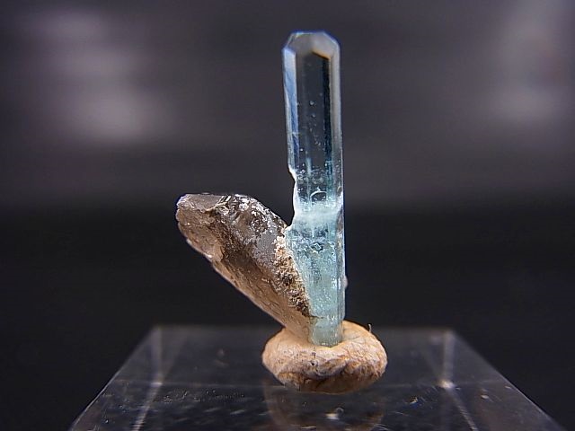 画像: ベトナム・タインホア産アクアマリン付きスモーキー水晶 0.4g