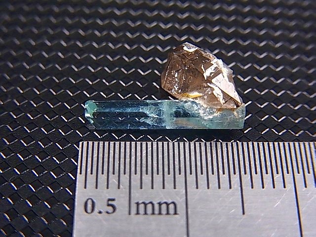 画像: ベトナム・タインホア産アクアマリン付きスモーキー水晶 0.4g