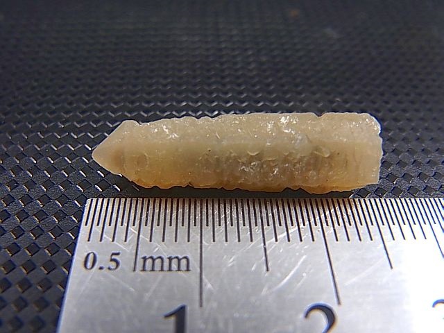 画像: 内モンゴル産角閃石/ヘデンベルガイト入り水晶原石（トラピチェ） 1.7g