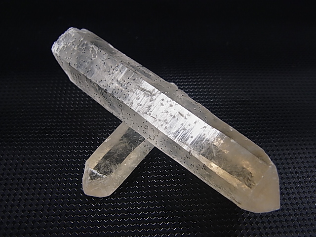画像: 内モンゴル産インクルージョン入りクリア水晶原石（貫入り水晶付き） 47.2g