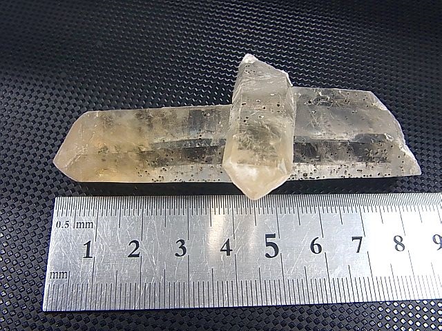 画像: 内モンゴル産インクルージョン入りクリア水晶原石（貫入り水晶付き） 47.2g