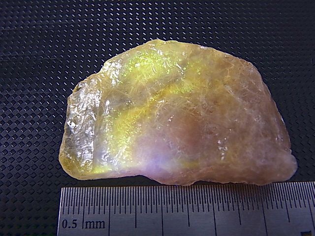 画像: Hokkaidoite北海道然別湖産蛍光オパール原石 18.5g