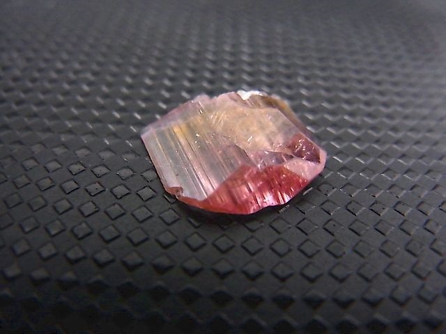 画像: アフガニスタン産ピンクトルマリン柱状結晶 2.7カラット