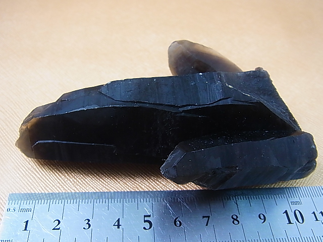 画像: ノルウェー産モリオン（ケアンゴーム）原石 209.5g