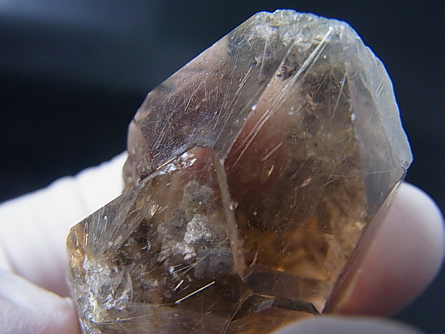 画像: ブラジル産タイチンルチル水晶原石（ヘマタイト付き） 66.4g