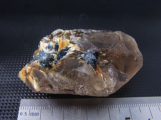 画像: ブラジル産タイチンルチル水晶原石（ヘマタイト付き） 66.4g