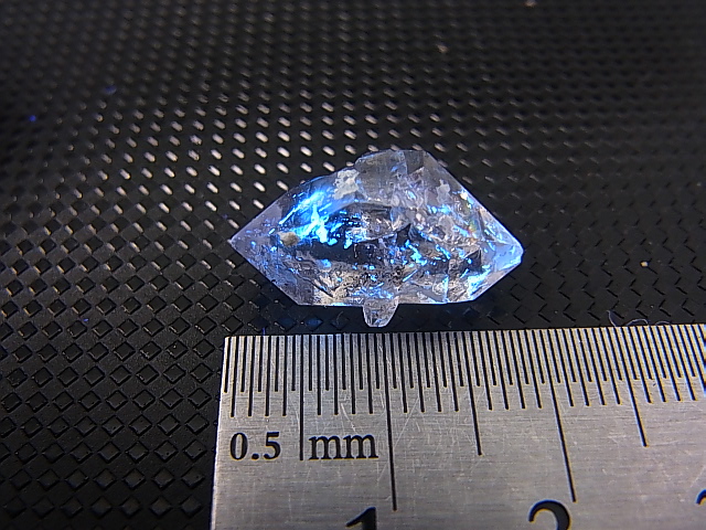 画像: パキスタン・クエッタ産蛍光オイル入りＤＴ水晶 1.9g