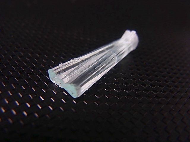 画像: パキスタン・ギルギット産アクアマリン柱状結晶原石（ツイン） 3.7カラット