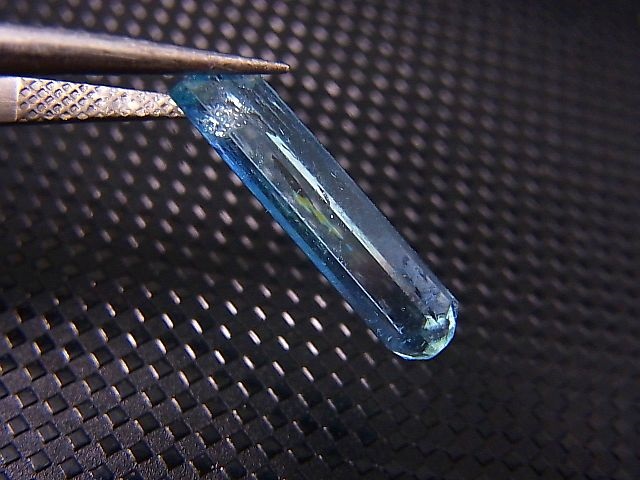 画像: ジェムグレード宝石需要品質：ベトナム産アクアマリン柱状結晶原石 3.1カラット