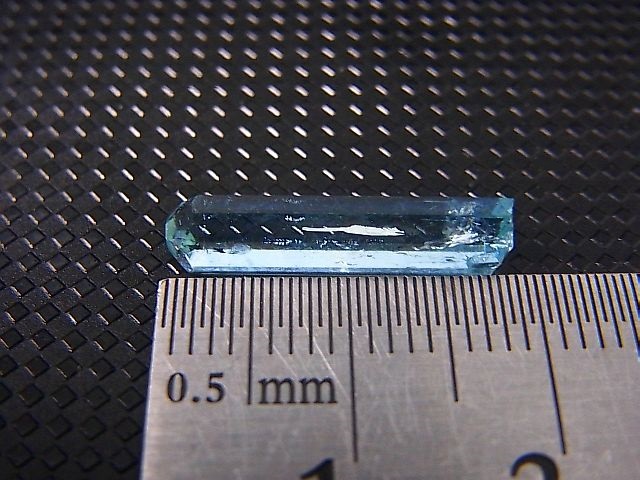 画像: ジェムグレード宝石需要品質：ベトナム産アクアマリン柱状結晶原石 3.1カラット
