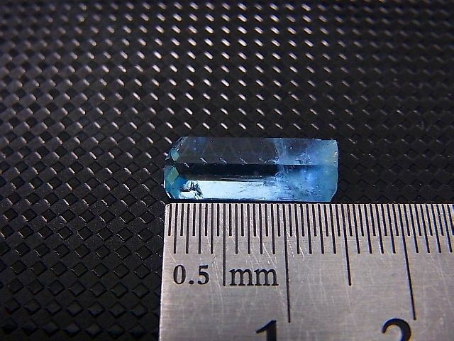 画像: ジェムグレード宝石需要品質：ベトナム産アクアマリン柱状結晶原石 2.8カラット