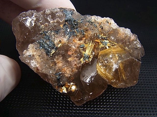 画像1: ブラジル産タイチンルチル水晶原石（ヘマタイト付き） 117.6g