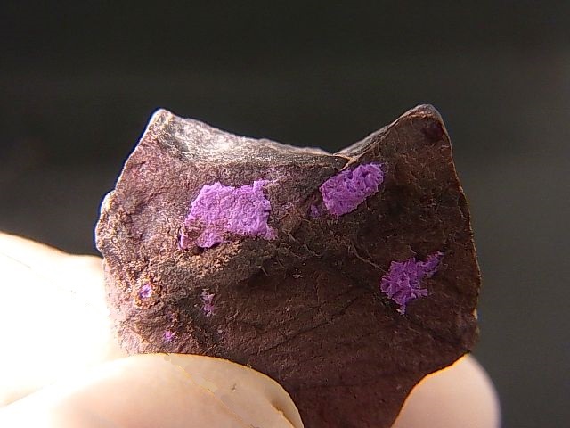画像: 南アフリカ・チュワニン鉱山産ピンクスギライト原石 5.5g