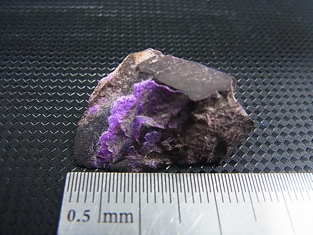 画像: 南アフリカ・チュワニン鉱山産ピンクスギライト原石 9.2g