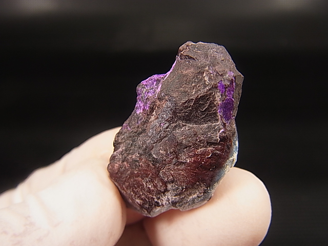 画像: 南アフリカ・チュワニン鉱山産ピンクスギライト原石 8.2g