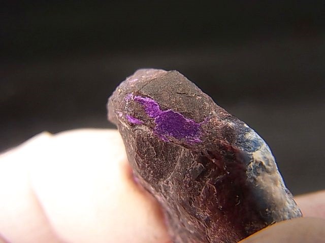 画像: 南アフリカ・チュワニン鉱山産ピンクスギライト原石 8.2g