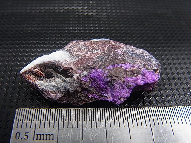 画像: 南アフリカ・チュワニン鉱山産ピンクスギライト原石 8.2g