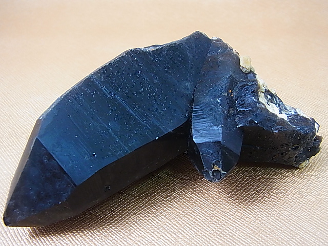画像: ノルウェー産モリオン（ケアンゴーム）原石 191.2g