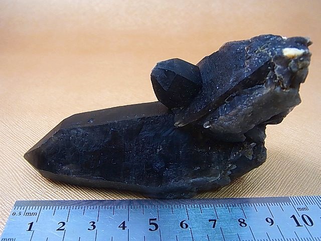 画像: ノルウェー産モリオン（ケアンゴーム）原石 191.2g