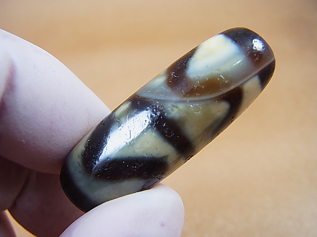 画像: 「四線虎牙」（ドラゴンライン入り）現代天珠 直径約14×40mm