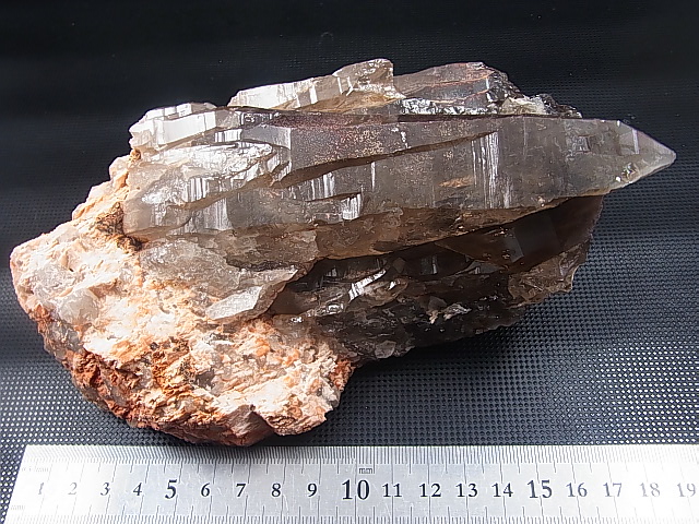 画像: キャビネットサイズ：タンザニア産モンドクオーツ（スモーキー/カテドラル） 1,182.6g