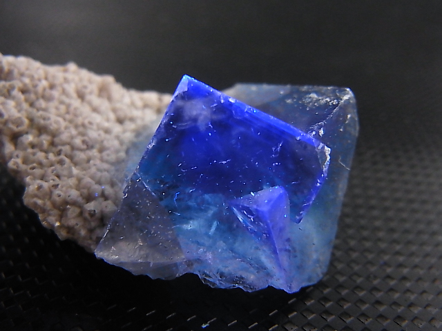 画像: シャンファーリン（香花嶺）産ブルーフローライト原石 18.3g