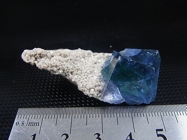 画像: シャンファーリン（香花嶺）産ブルーフローライト原石 18.3g