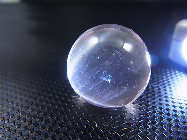 画像: マダガスカル産酸化チタン（ルチル）入りスターローズクオーツ丸玉（エンジェルフェザー） 19mm