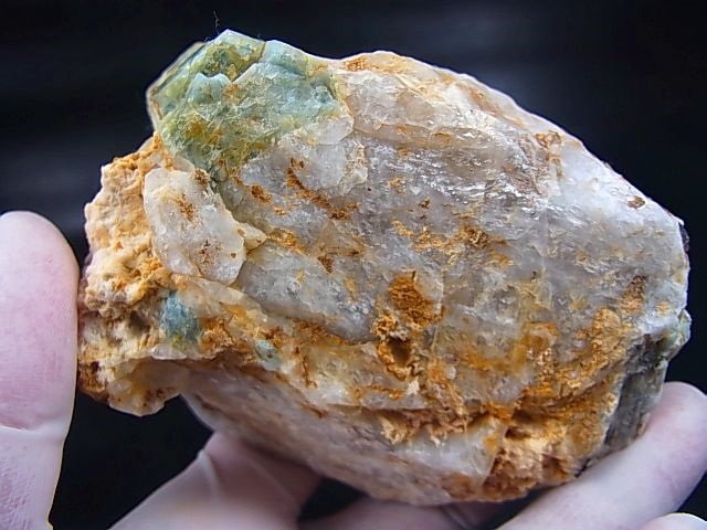 画像: キャビネットサイズ：ベトナム・タインホア産アクアマリン付き水晶原石 501.3g