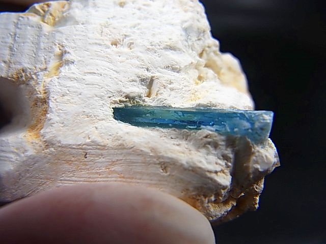 画像2: ベトナム・タインホア産宝石品質アクアマリン付きカオリナイト 44.0g