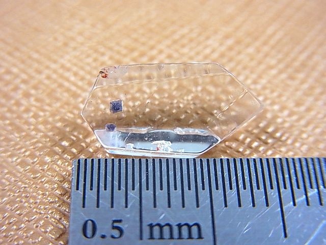 画像: マダガスカル産フローライトインクオーツ研磨原石 0.6g