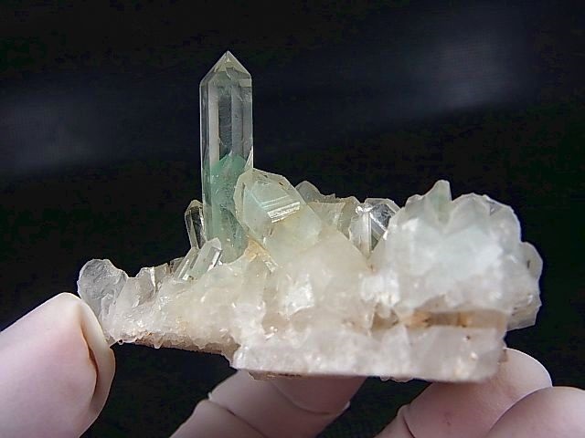 画像: マダガスカル産ソリューション型フックサイトイン水晶（グリーンファントム）連晶原石 69.5g