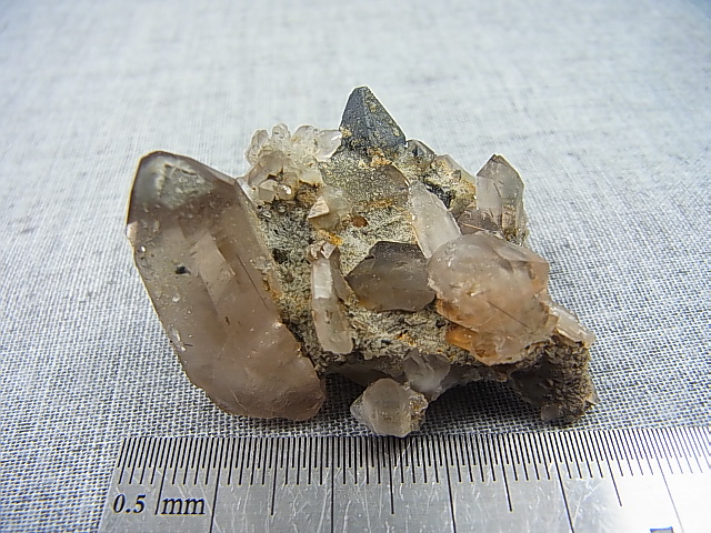 画像: ノルウェー産スモーキー水晶クラスター（アナテース付き） 24.8g