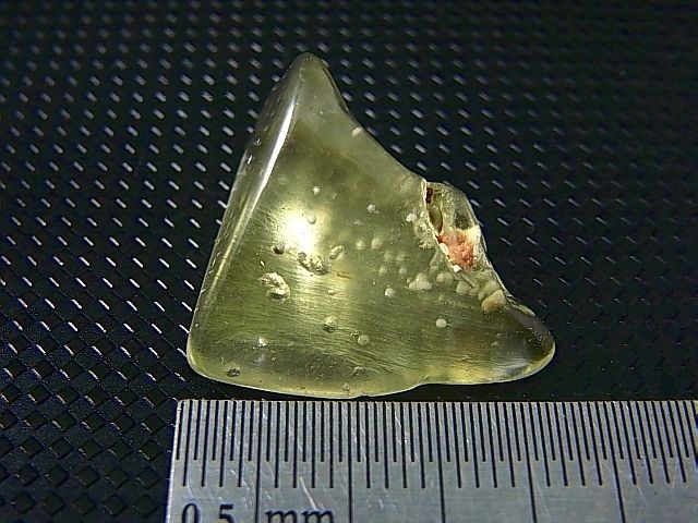 画像: ジュエリー品質：リビアングラス研磨原石（クリストバライト入り） 3.9g