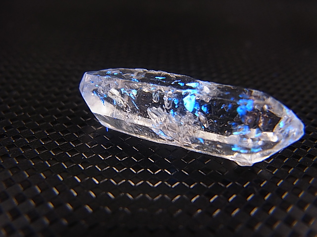 画像: パキスタン・クエッタ産蛍光オイル入りＤＴ水晶 2.0g