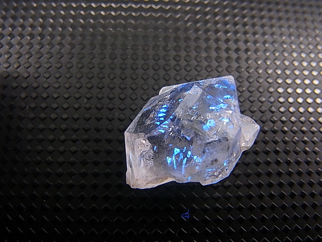 画像: パキスタン・クエッタ産蛍光オイル入りＤＴ水晶 3.7g