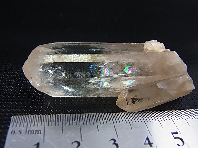 画像: ノルウェー産ライトスモーキー水晶ポイント（タントリックツイン/レインボー入り） 34.1g