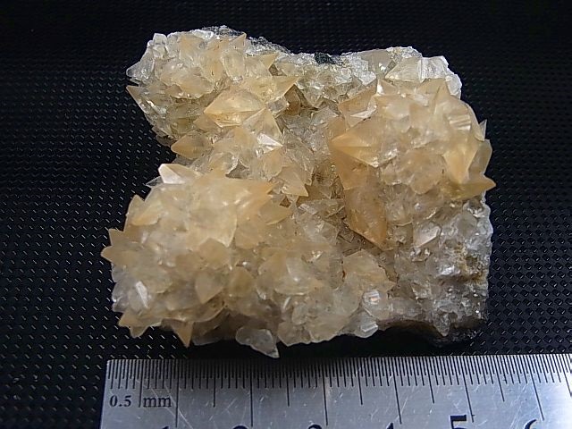 画像: スウェーデン・ラップランド産カルサイト原石（犬牙型） 92.6g