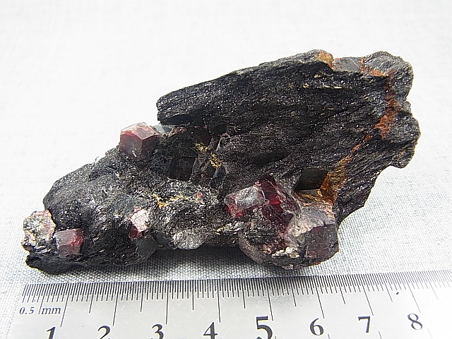 画像: スウェーデン・ダーラナ産ガーネット原石 123.7g