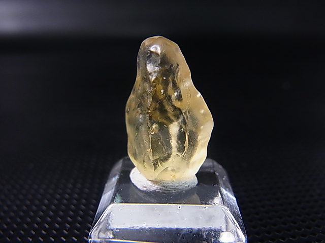 画像1: ジュエリー品質：リビアングラス原石 1.8g