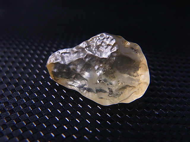 画像: ジュエリー品質：リビアングラス原石 1.8g