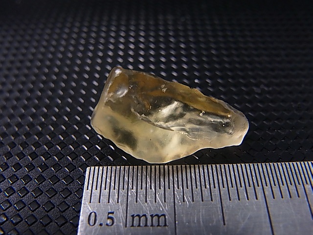 画像: ジュエリー品質：リビアングラス原石 1.8g